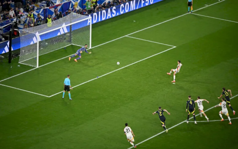 phat den la gi toan tap ve qua penalty trong bong da
